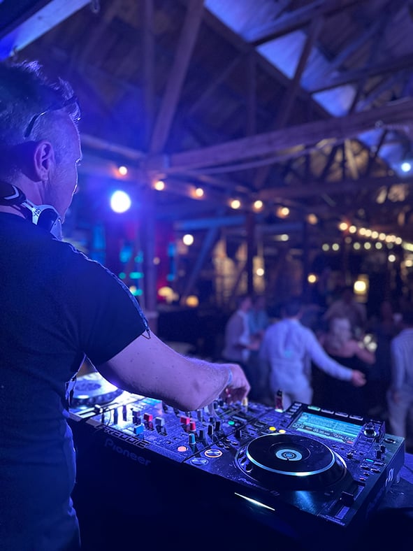 God Dj er viktig for et steminngsfylt event